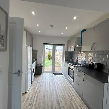 Bali Bliss Garden Flat With Parking Appartement Enfield Buitenkant foto