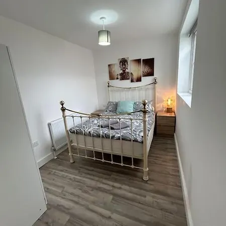 Bali Bliss Garden Flat With Parking Appartement Enfield Buitenkant foto