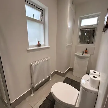 Bali Bliss Garden Flat With Parking Appartement Enfield Buitenkant foto