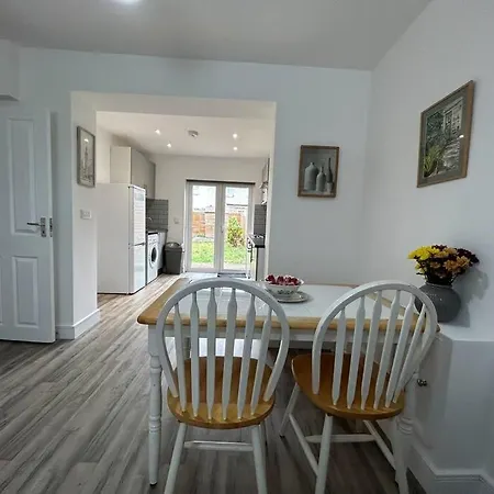 Bali Bliss Garden Flat With Parking Appartement Enfield Buitenkant foto