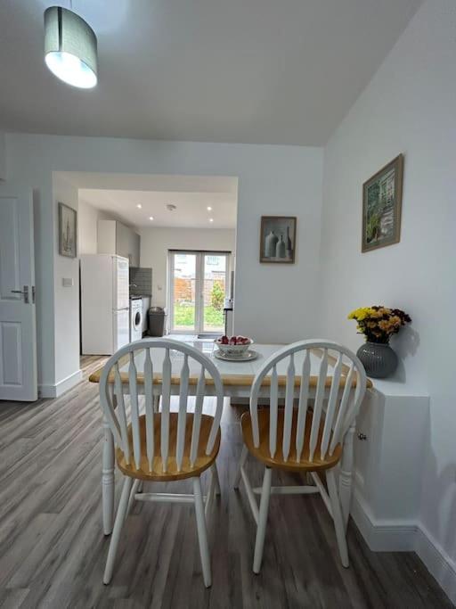 Bali Bliss Garden Flat With Parking Enfield