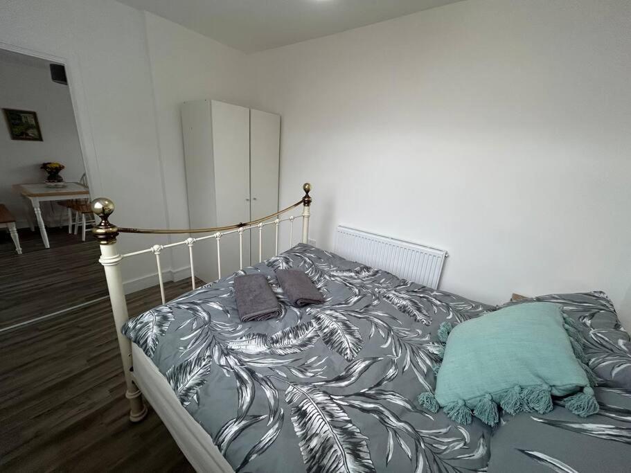 Bali Bliss Garden Flat With Parking Apartment Enfield
